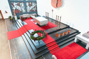 [Translate to Englisch:] Altarraum Floersheim