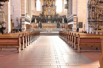 [Translate to Englisch:] Hohe Domkirche Trier - Mittelgang